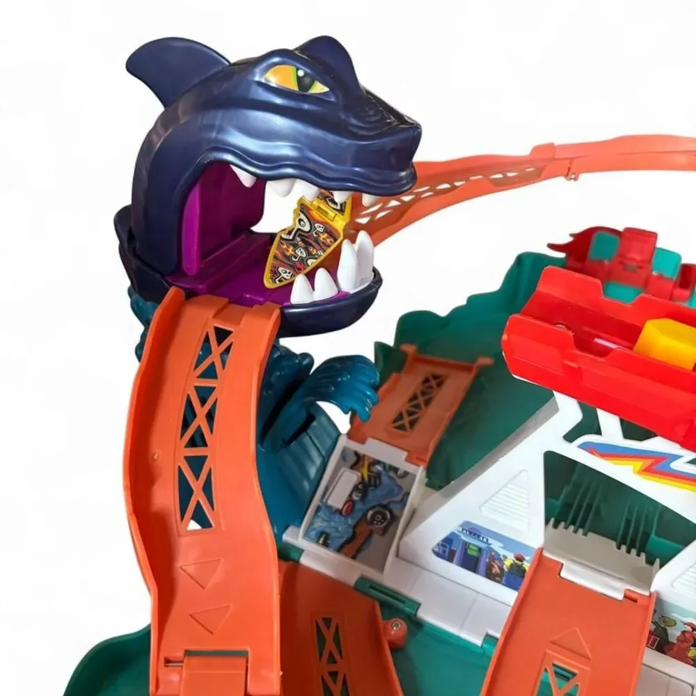 Hot Wheels SharkBite Bay race car stunt track by Mattel